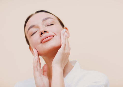 Senam wajah untuk singkirkan keriput