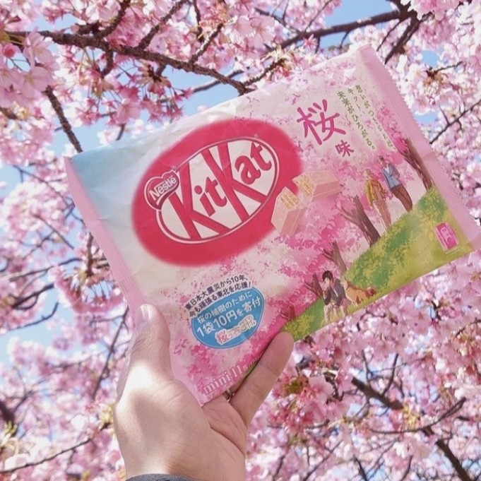Brand makanan edisi bunga sakura