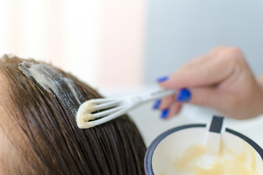 kiat menyehatkan rambut rusak