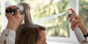 trik-memakai-dry-shampoo