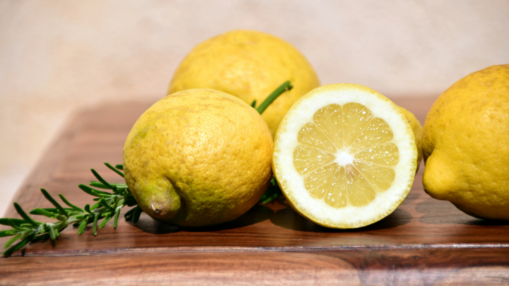 kebaikan mengonsumsi lemon