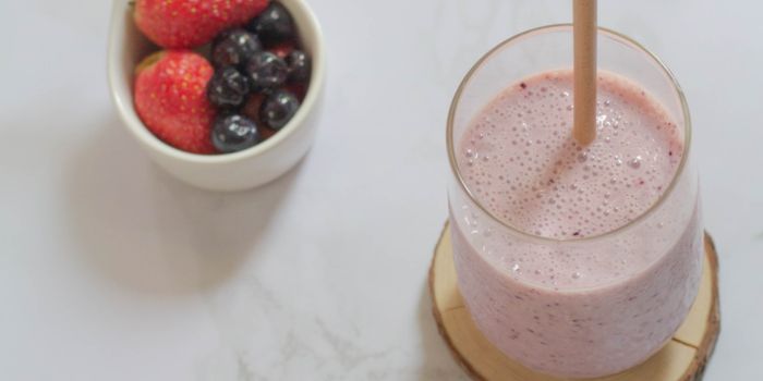cara-membuat-jus-strawberry-blueberry