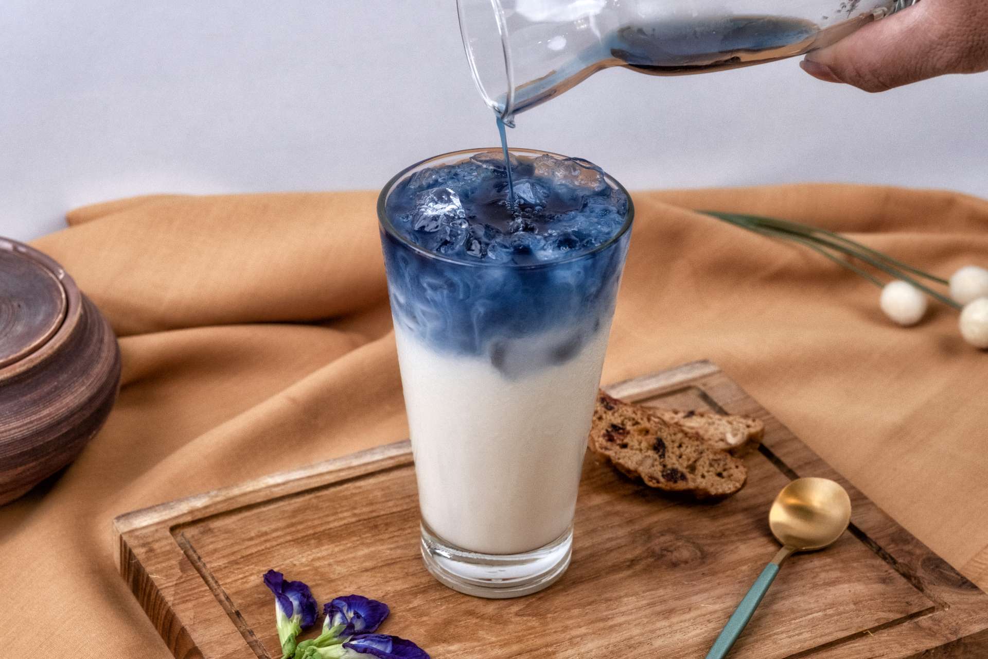 olahan unik iced latte drink