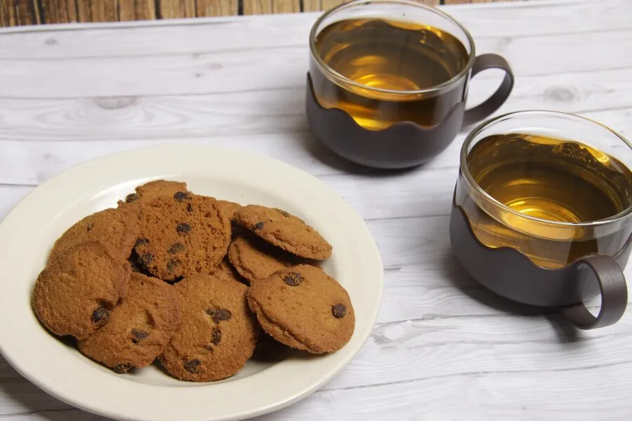 gluten-free cookies with tea